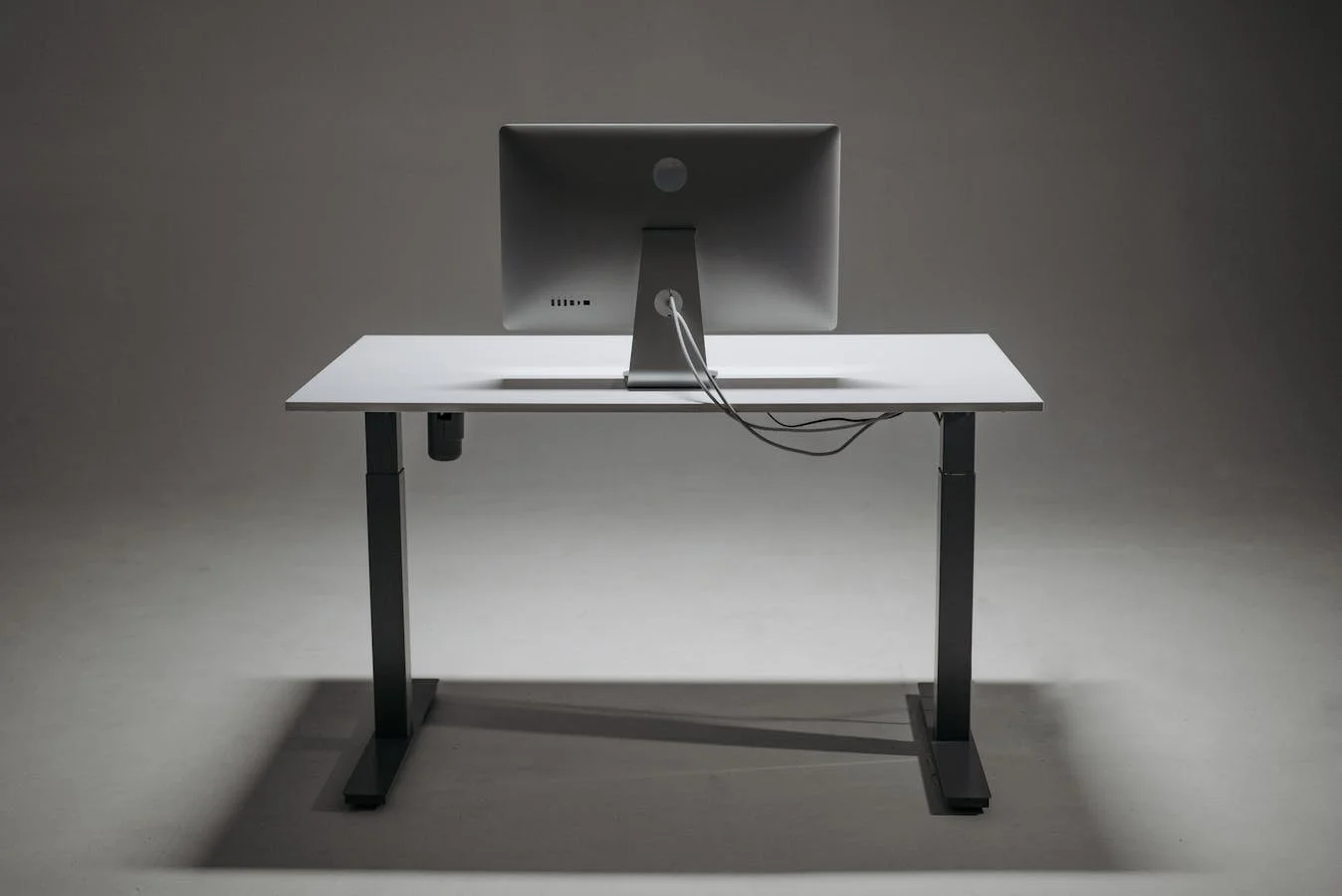 Comment aménager un bureau minimaliste à la maison : guide complet 2026